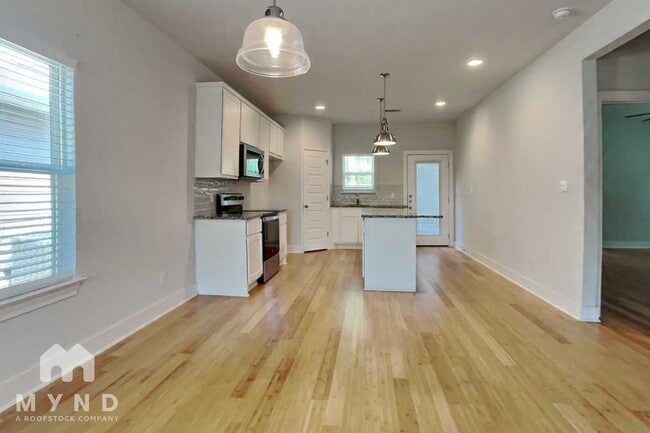 Building Photo - 423 Channing Ave