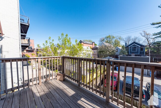 Foto del edificio - 1431 W Belmont Ave
