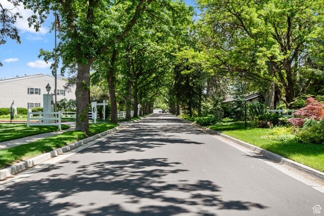 Building Photo - Great 2-Bedroom Condo, Amazing Location!!