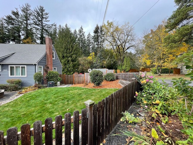 Building Photo - 4Bd/2Ba Home in Beaverton ~ Garden Heaven,...