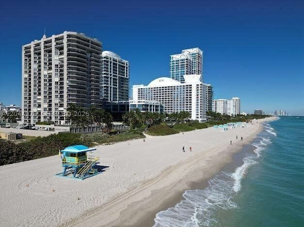 Foto del edificio - 6767 Collins Ave