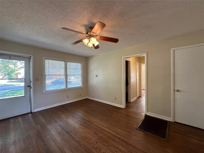 Foto del edificio - 708 Denison Dr