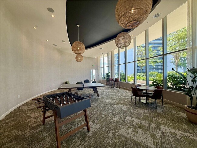 Foto del edificio - 700 NE 24th St
