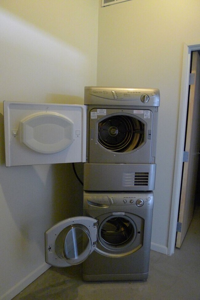 Foto del edificio - Loft Style Two Bed Coming To Soon