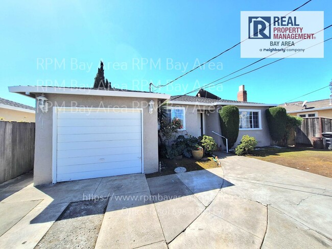 Building Photo - Rent Drop: 4 Bedroom 3 Bathroom Family Hom...