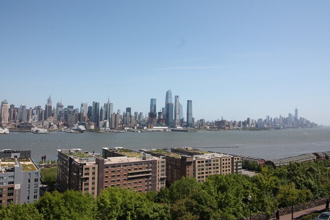 Building Photo - 883 Boulevard E