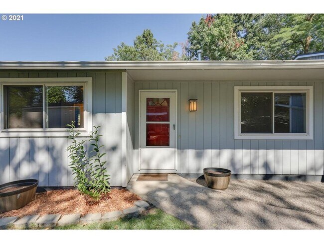 Foto del edificio - Beautiful 3Bed + 2bath Ranch Style Home in...