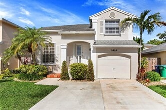 Building Photo - 9904 SW 117th Pl