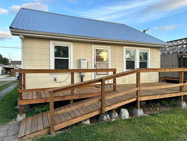 Building Photo - 481 Gouaux Ave