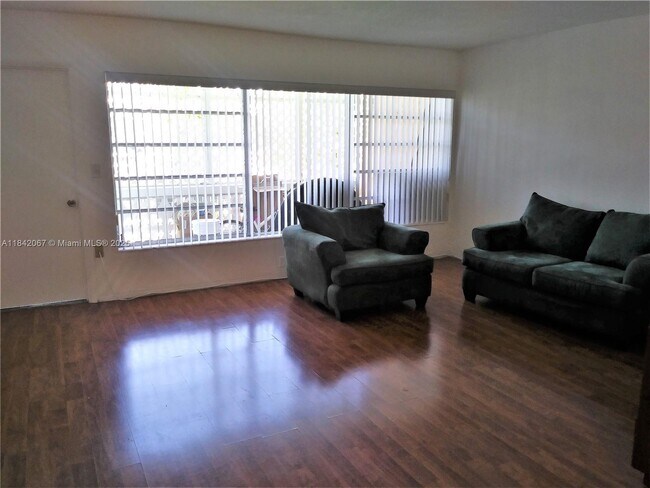Foto del edificio - 16801 NE 14th Ave