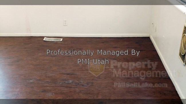 Foto del edificio - 320 N Main St