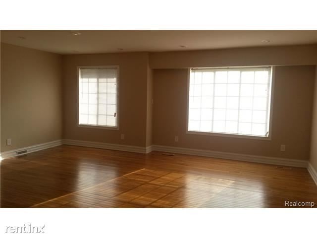 Building Photo - 30284 Southfield Rd