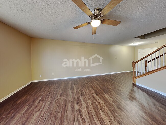 Foto del edificio - 6710 Waverhill Dr