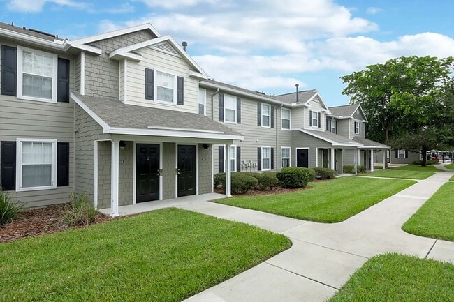 Building Photo - Peninsula of Port Charlotte