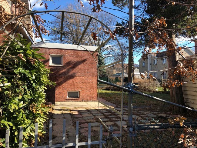 Building Photo - 75-03 164th St