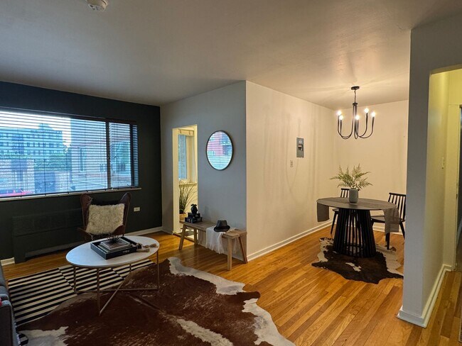 Foto del edificio - Stellar 1 bed condo w/tons of storage & 1 parking space