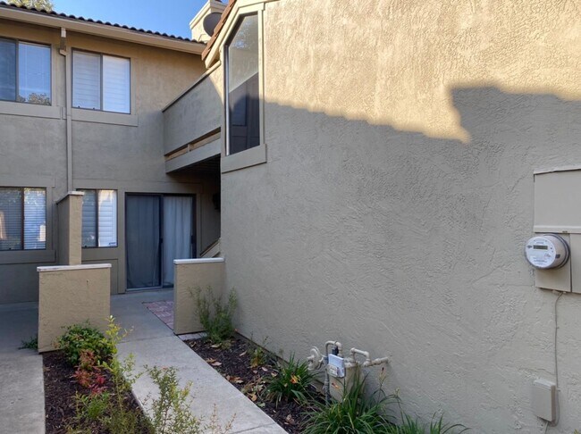 Foto del edificio - Two bedroom condo in Gated Community with ...