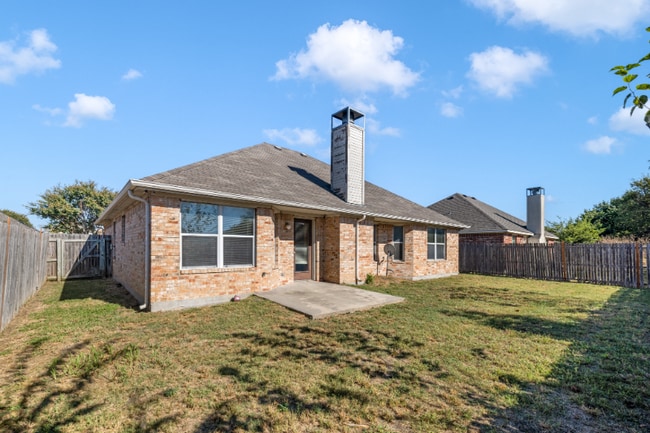 Building Photo - 610 Brenna Rd