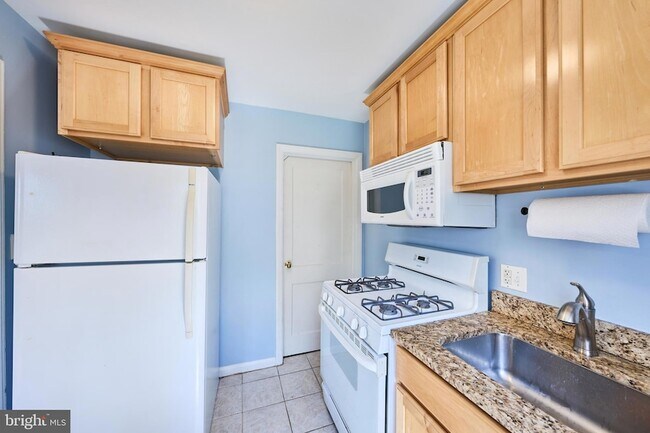 Building Photo - 2319 Riverview Terrace