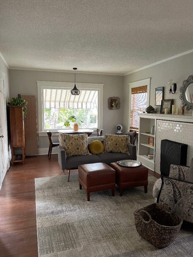 Living room - 1745 E 1st St