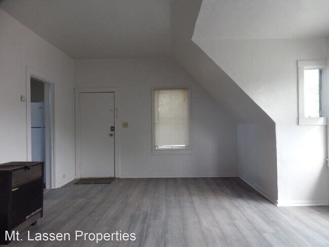 Building Photo - 240 N Roop St