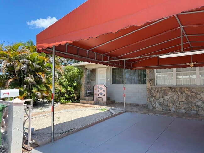 Foto del edificio - 974 SE 1st St