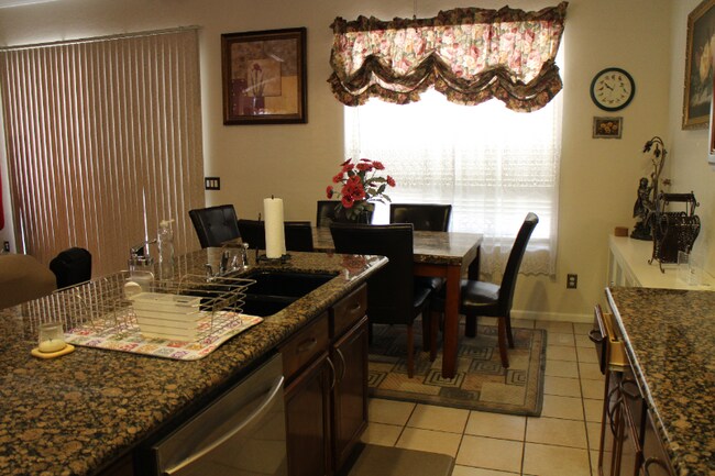Foto del edificio - 16828 N 63rd St