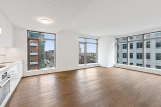 Building Photo - 99 Hudson St