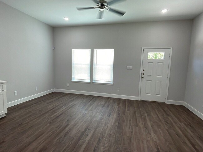 Foto del edificio - 832 Elkhart St