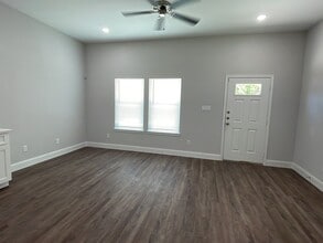 Building Photo - 832 Elkhart St