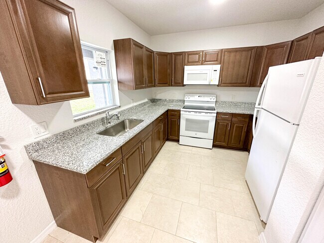 Building Photo - 1205 W 28th St