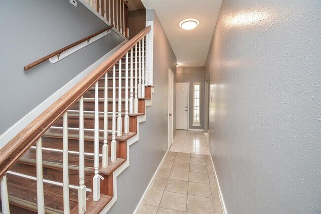 Building Photo - 919 Turtle Creek Dr