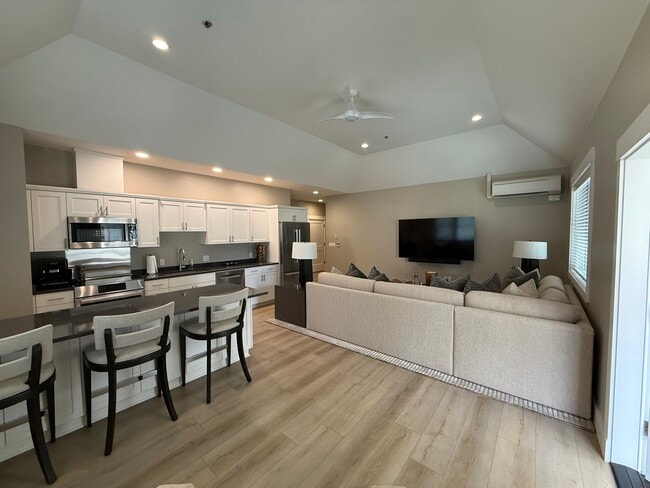 Dining/Peninsula/Living - 16600 Boones Ferry Rd