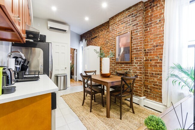 Building Photo - #299 Queen room in Upper East Side 4-bed / 4