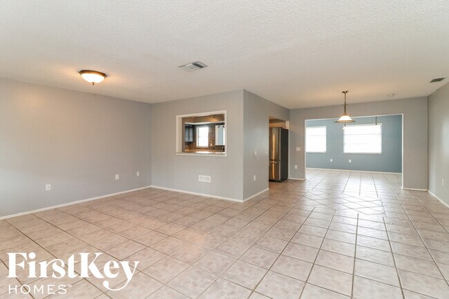 Building Photo - 627 St Andrews Dr