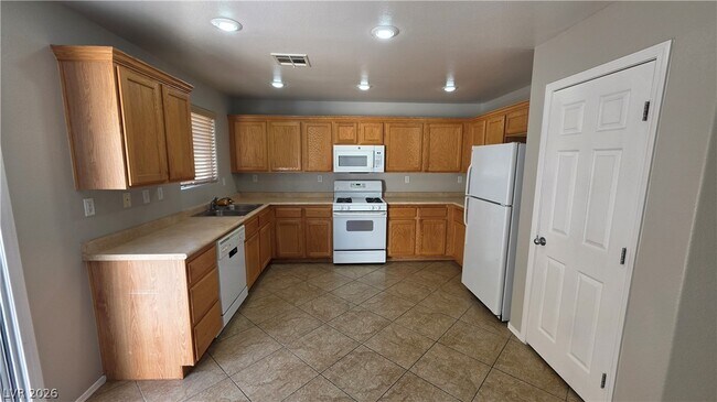Building Photo - 5769 Old Colony Dr
