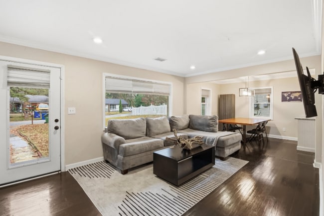 Foto del edificio - 1373 Benteen Way SE