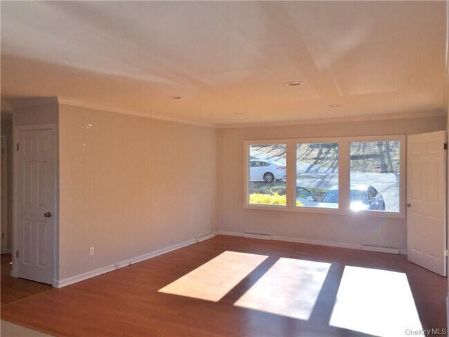 Foto del edificio - 155 Shear Hill Rd