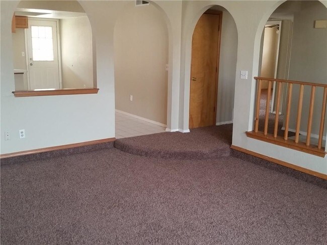 Building Photo - 712 Villa Flores Dr
