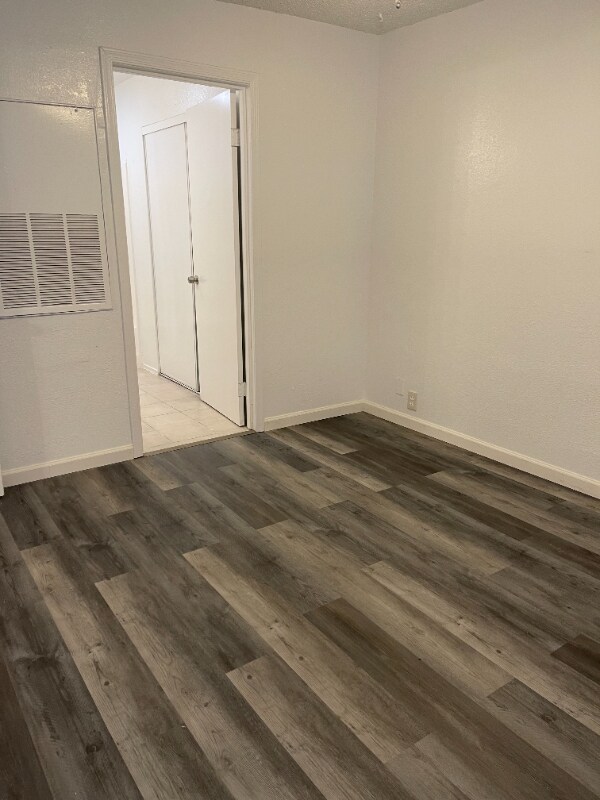 Foto del edificio - 220 W 9th St