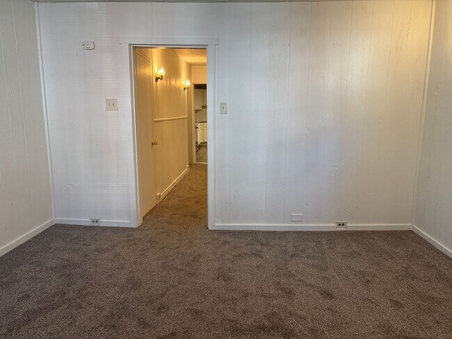 Foto del edificio - Spacious 4 Bedroom, 1.5 Bath House With Yard-York City SD