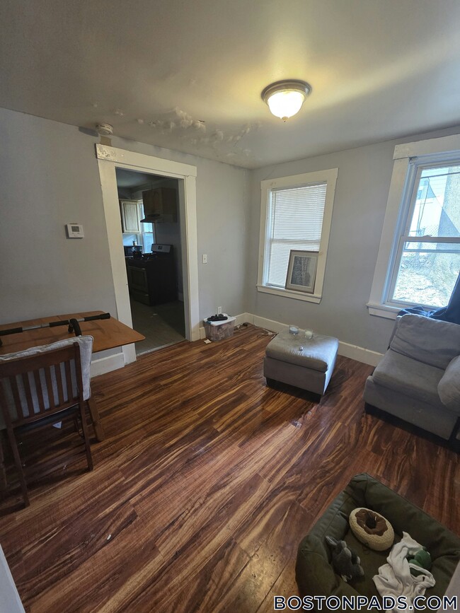 Building Photo - 11 Akron St