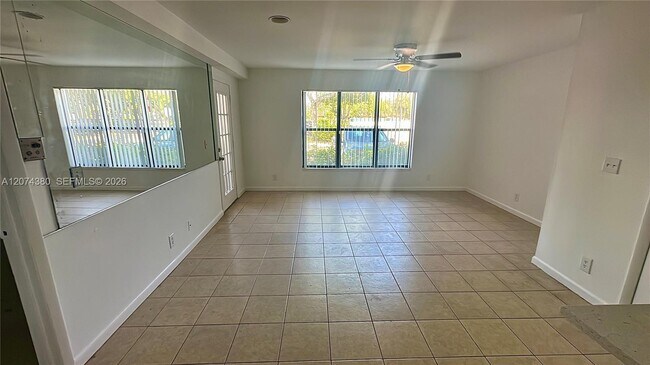 Building Photo - 4096 N Pine Island Rd