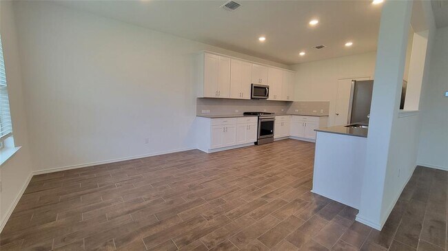 Building Photo - 304 Redonda Dr