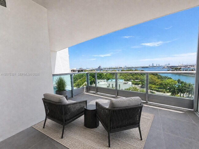 Building Photo - 900 Biscayne Blvd