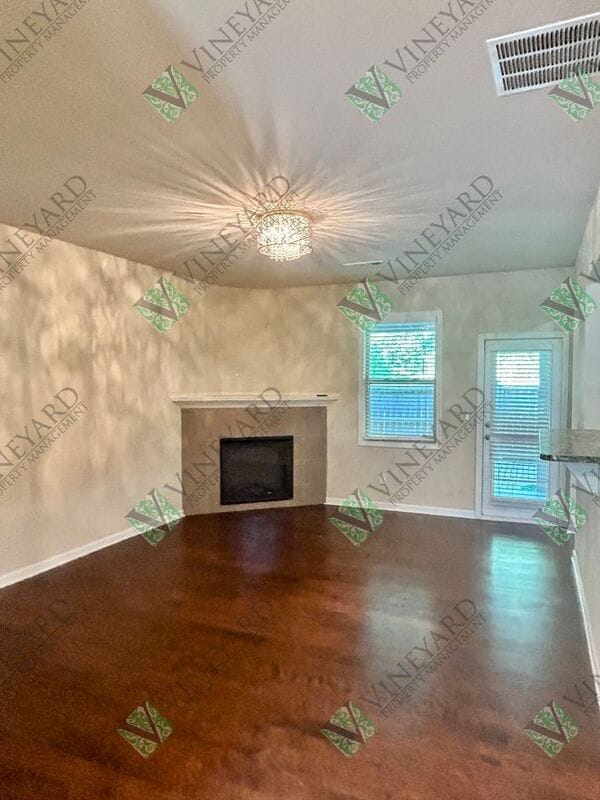Foto del edificio - 401 Franklin Ln