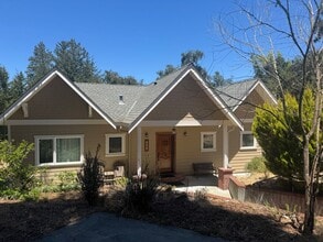 Building Photo - 325 Vista Robles Dr