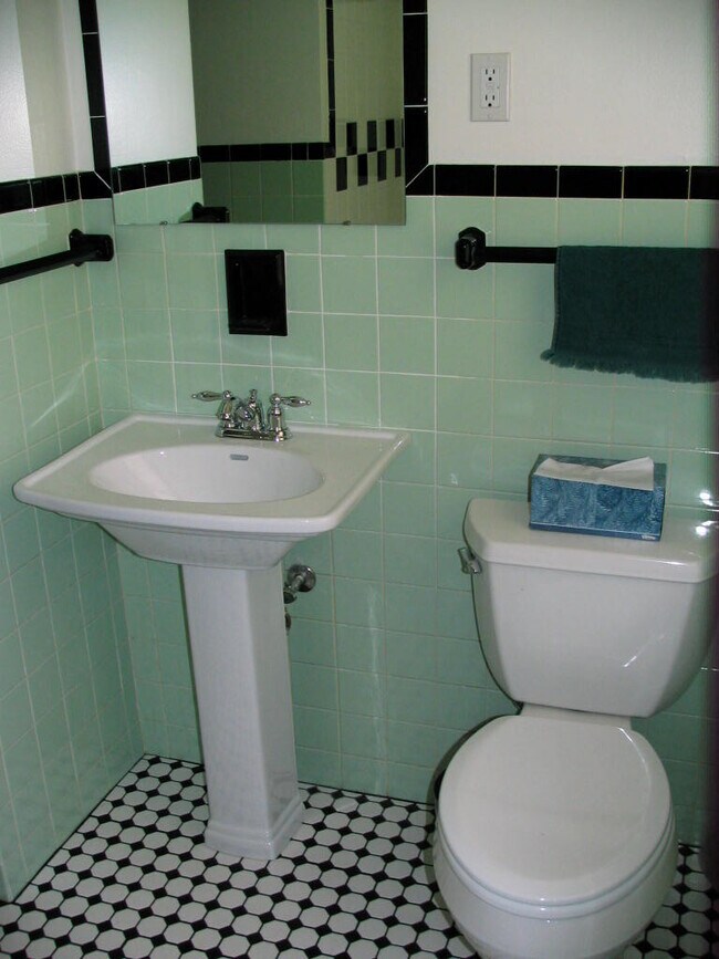 Foto del edificio - 1205 W Bloomington Rd