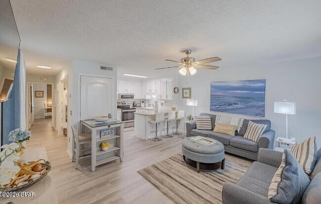 Foto del edificio - 17462 Front Beach Rd