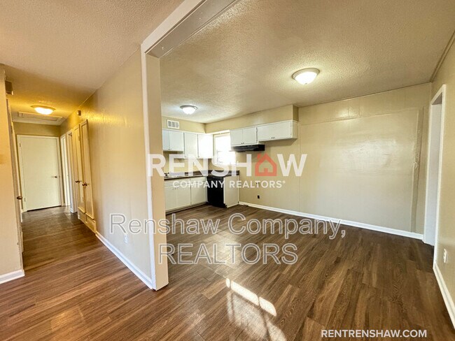 Building Photo - 3351 Ladue St